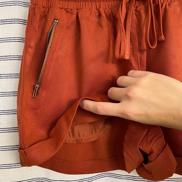 Rust Drawstring Cuffed Shorts - Picture 5 of 6